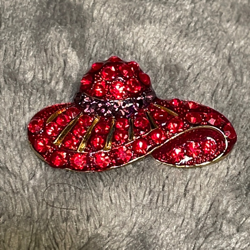 Vintage Red Hat Society Rhinestone Paved Brooch Gold Tone!